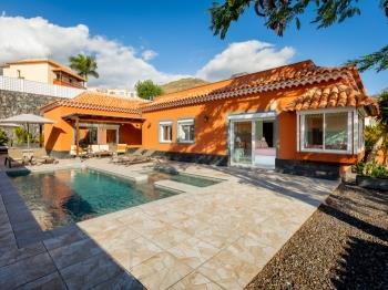 Elegant Villa Paola Private Heated Pool