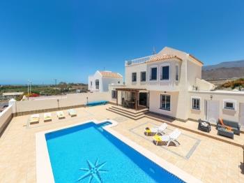 Beautiful Villa Sahara, BBQ, Heated POOL!